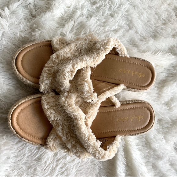 ❌SOLD❌NWT Altar’d State Wedge Sandals Size 8 - Picture 3 of 7